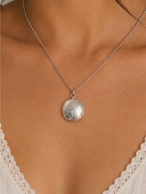 Classic Round Locket Necklace – Silver Tone Engraved Photo Pendant